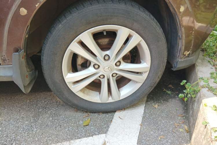 Used HYOSOW H3 2015 1.5L manual luxury version Right Front Wheel Hub