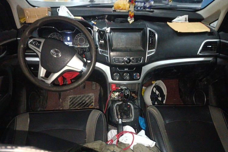 Used HYOSOW H3 2015 1.5L manual luxury version Center Console