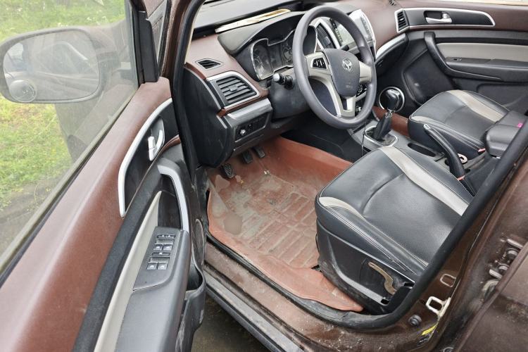 Used HYOSOW H3 2015 1.5L manual Comfort trim level Driver Seat