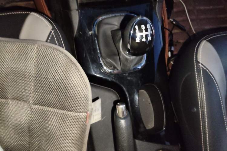 Used HYOSOW H3 2015 1.5L manual luxury version Gear Lever