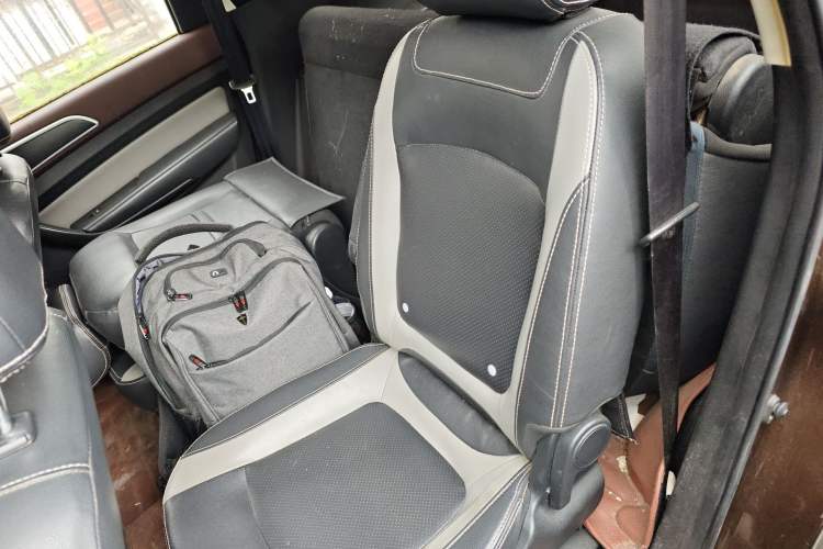 Used HYOSOW H3 2015 1.5L manual Comfort trim level Left Rear Seat