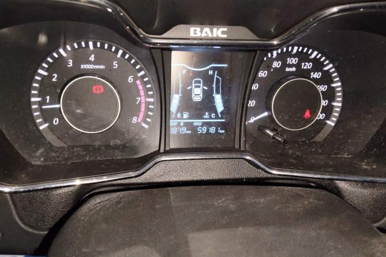 Used HYOSOW H3 2015 1.5L manual luxury version Odometer Close Up