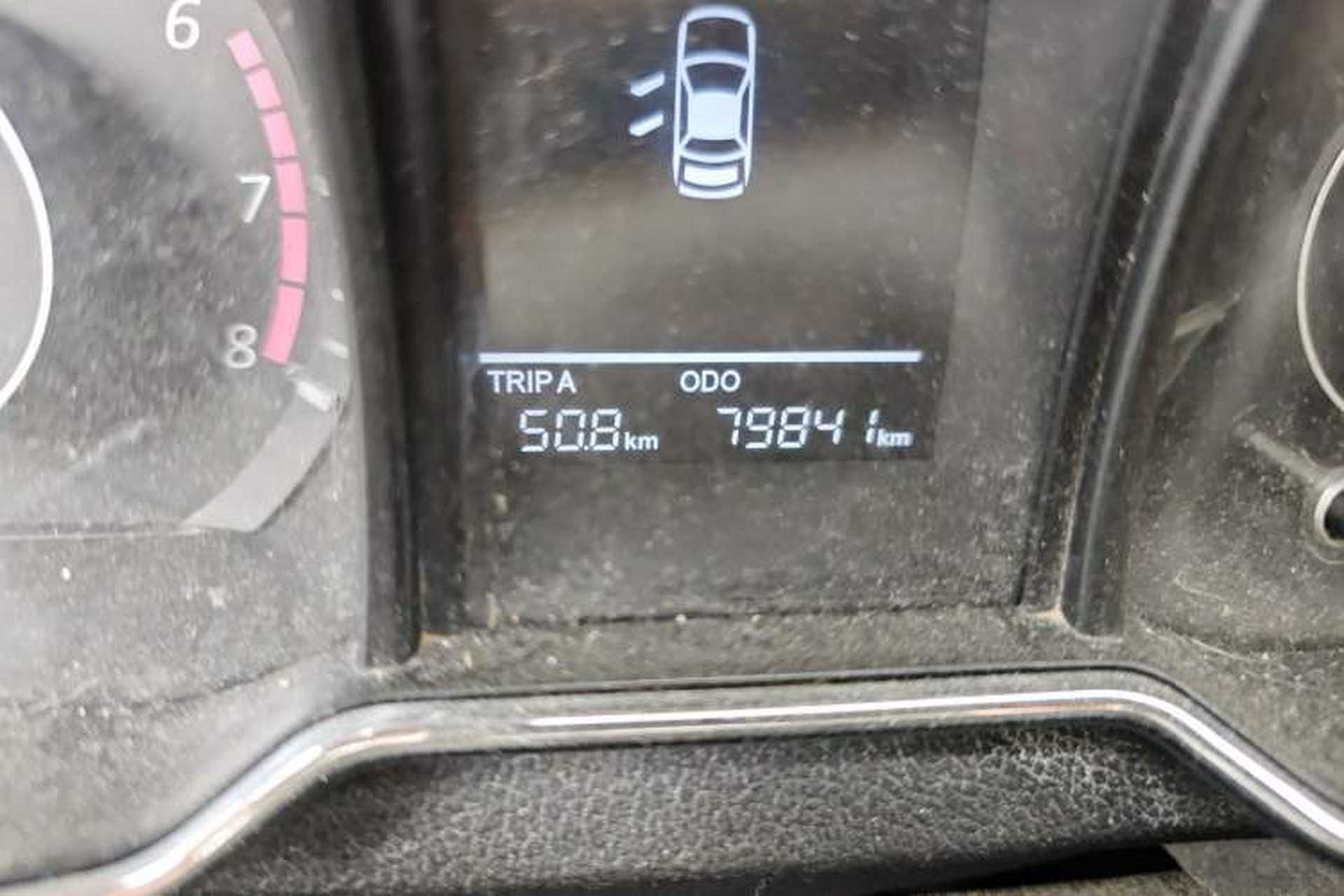 Used HYOSOW H3 2015 1.5L manual Comfort trim level Odometer Close Up