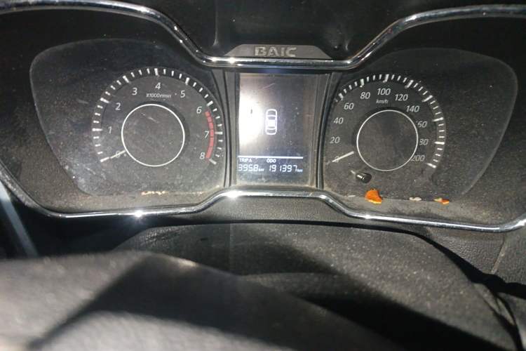 Used HYOSOW H3 2015 1.5L manual luxury version Odometer Close Up