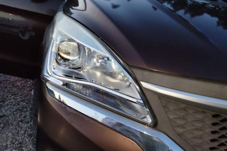 Used HYOSOW H3 2015 1.5L manual luxury version Right Front Headlight