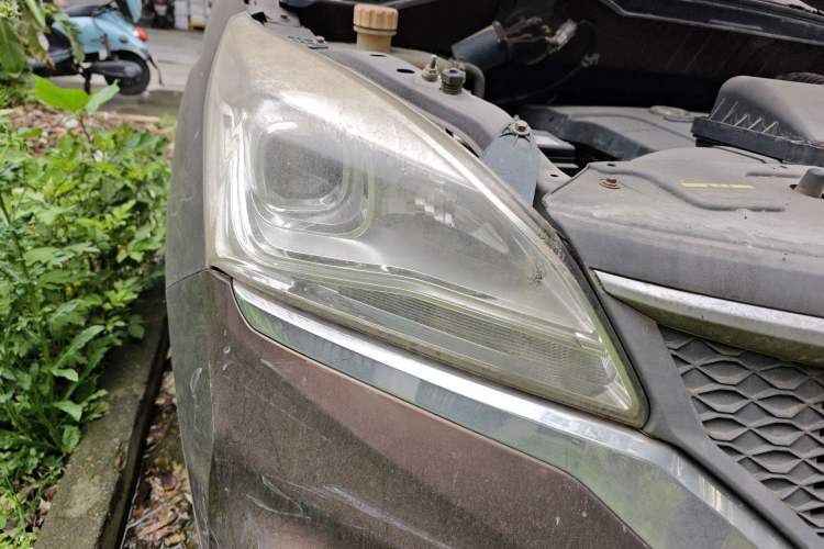 Used HYOSOW H3 2015 1.5L manual Comfort trim level Right Front Headlight