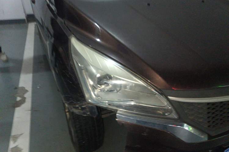 Used HYOSOW H3 2015 1.5L manual luxury version Right Front Headlight