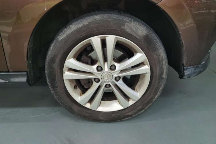 Used HYOSOW H3 2015 1.5L manual luxury version Right Front Wheel Hub