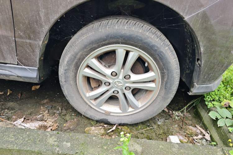 Used HYOSOW H3 2015 1.5L manual Comfort trim level Right Front Wheel Hub
