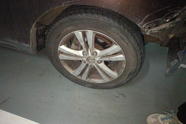 Used HYOSOW H3 2015 1.5L manual luxury version Right Front Wheel Hub