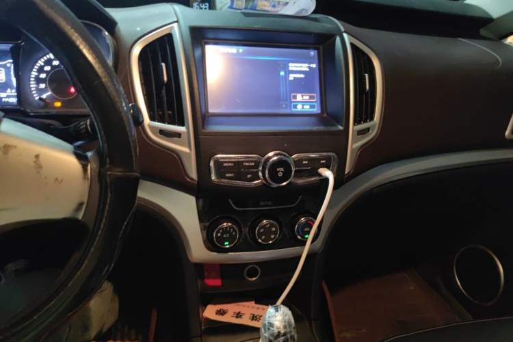 Used HYOSOW H3 2015 1.5L manual Comfort trim level Audio And AC Panel