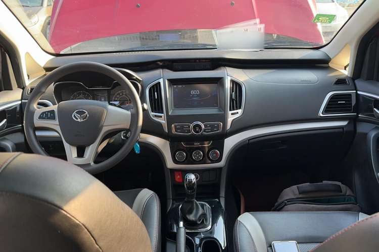 Used HYOSOW H3 2015 1.5L manual luxury version Center Console