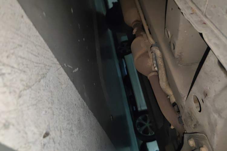 Used HYOSOW H3 2015 1.5L manual Comfort trim level Chassis Front Right
