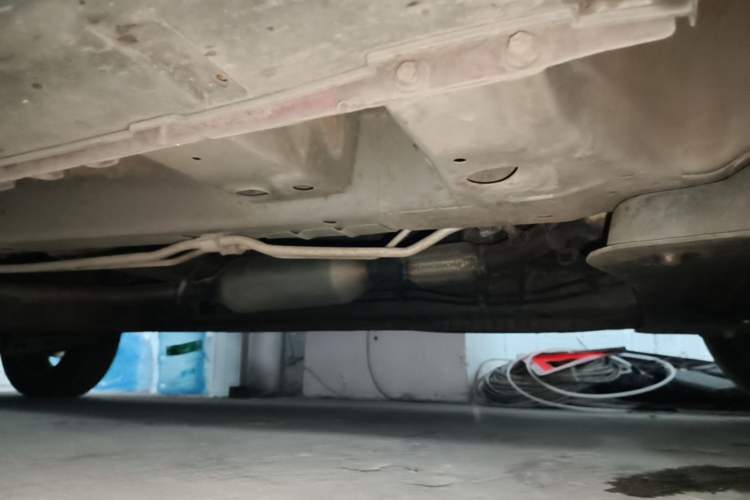Used HYOSOW H3 2015 1.5L manual Comfort trim level Chassis Front Right