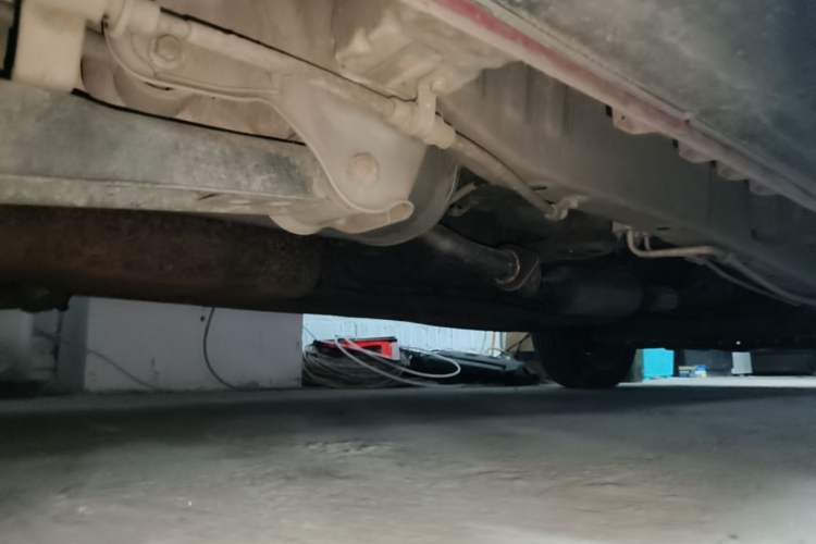 Used HYOSOW H3 2015 1.5L manual Comfort trim level Chassis Rear Right