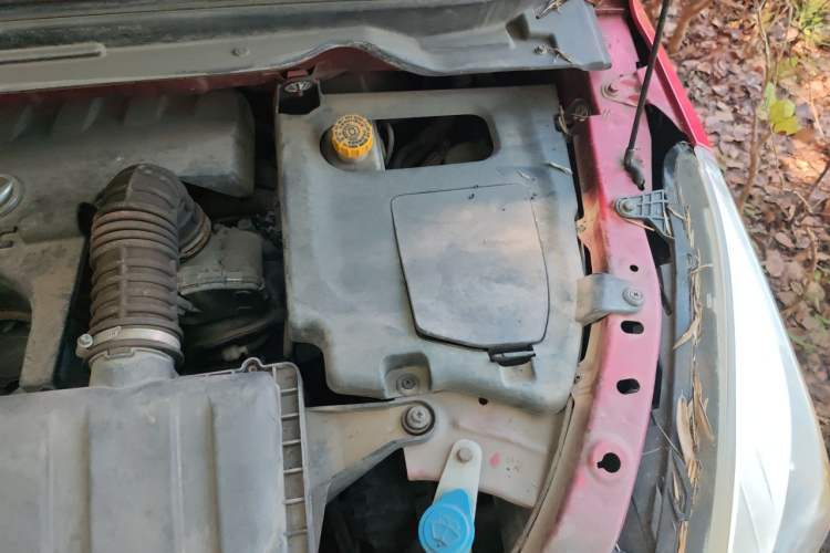 Used HYOSOW H3 2015 1.5L manual luxury version Engine Bay Left