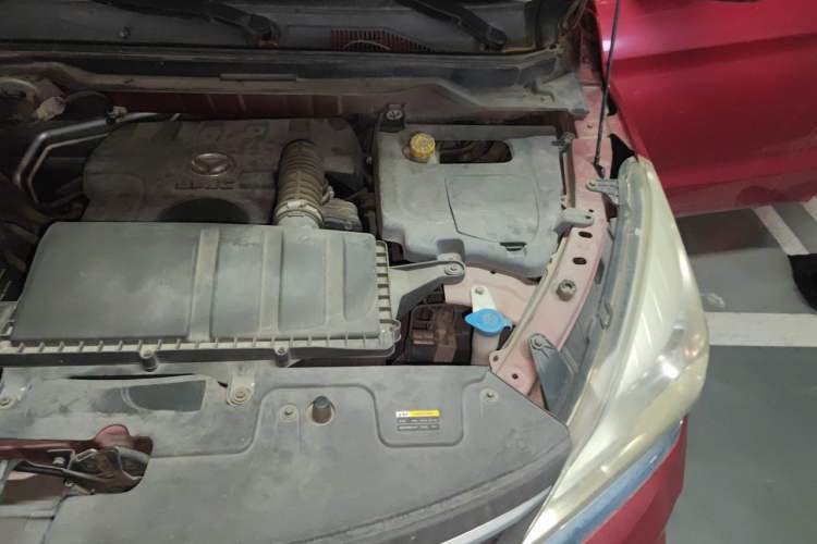 Used HYOSOW H3 2015 1.5L manual Comfort trim level Engine Bay Left