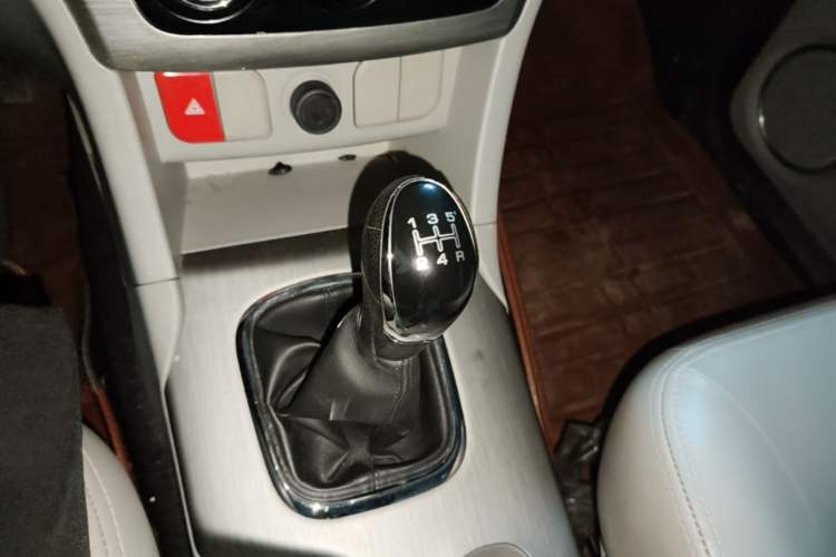 Used HYOSOW H3 2015 1.5L manual Comfort trim level Gear Lever