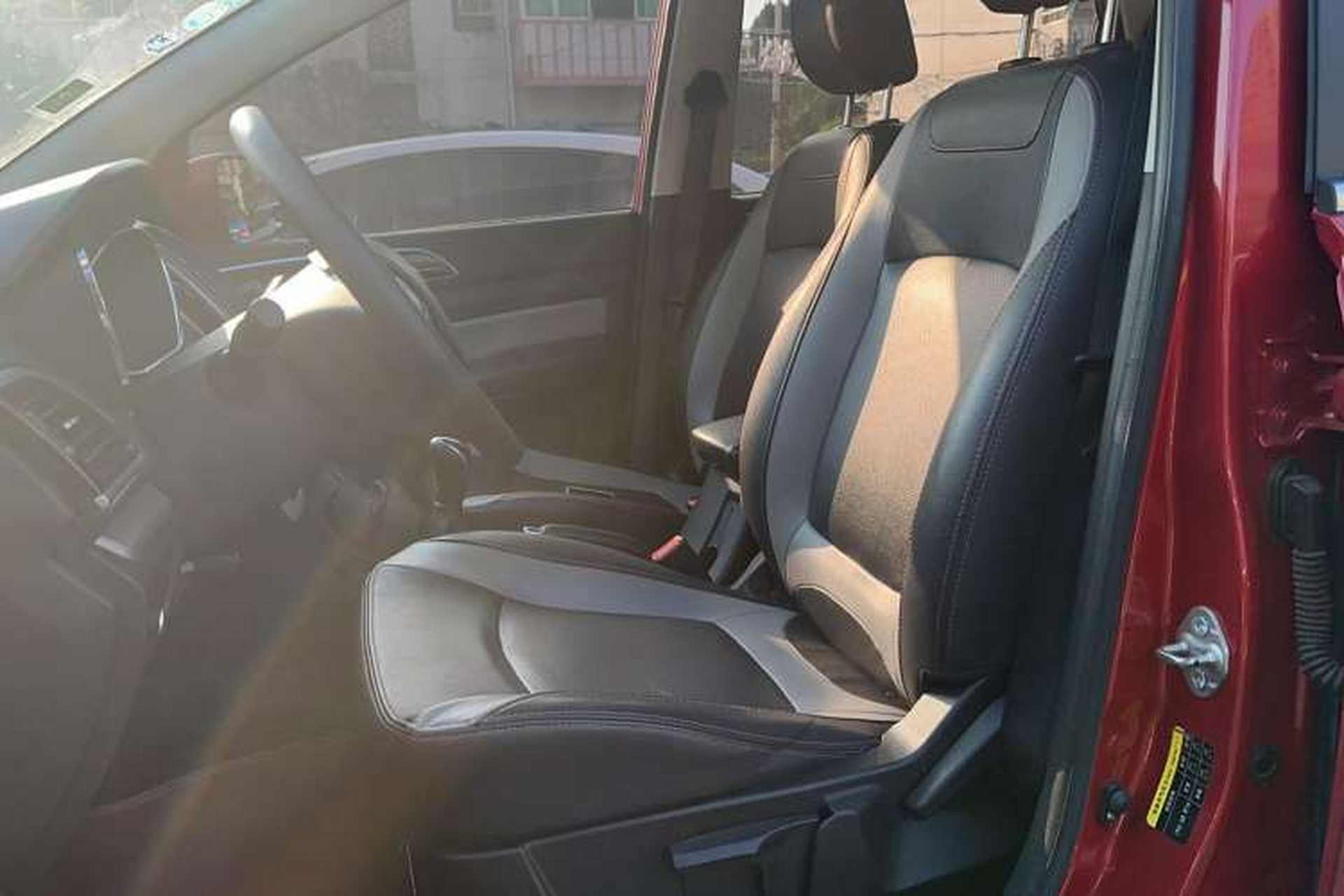 Used HYOSOW H3 2015 1.5L manual luxury version Left Front Seat