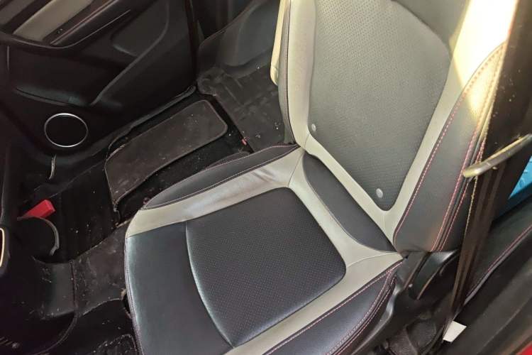 Used HYOSOW H3 2015 1.5L manual luxury version Left Rear Seat