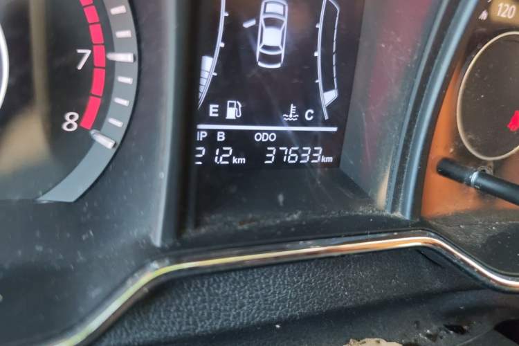 Used HYOSOW H3 2015 1.5L manual luxury version Odometer Close Up
