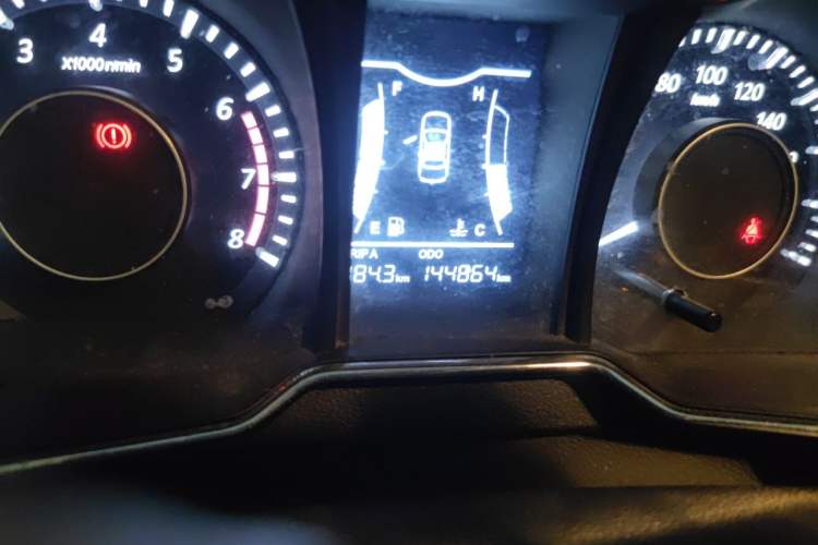 Used HYOSOW H3 2015 1.5L manual Comfort trim level Odometer Close Up
