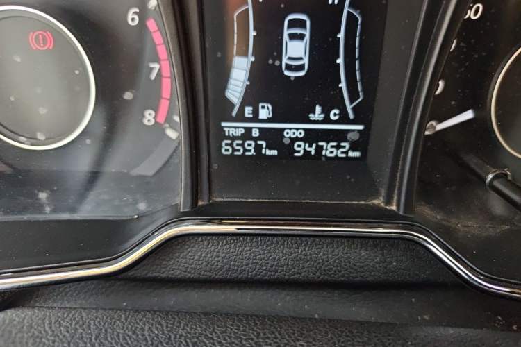 Used HYOSOW H3 2015 1.5L manual luxury version Odometer Close Up