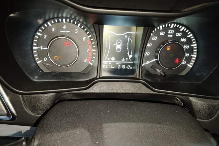 Used HYOSOW H3 2015 1.5L manual Comfort trim level Odometer Close Up