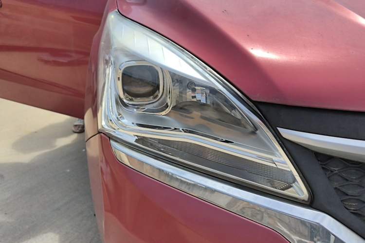 Used HYOSOW H3 2015 1.5L manual luxury version Right Front Headlight