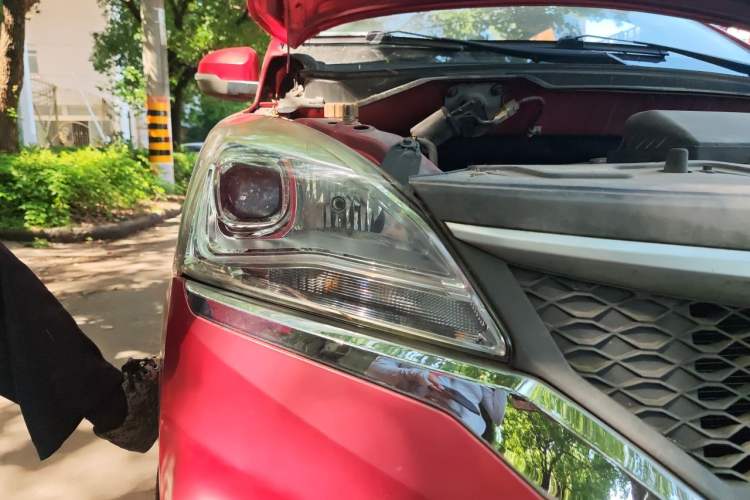 Used HYOSOW H3 2015 1.5L manual luxury version Right Front Headlight