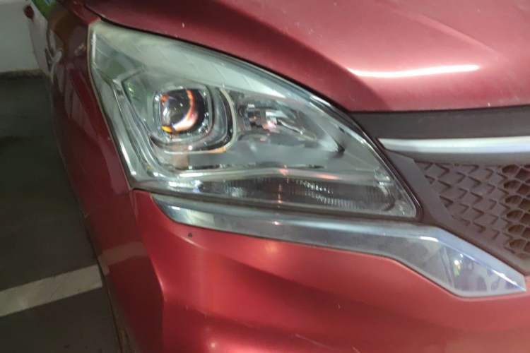 Used HYOSOW H3 2015 1.5L manual Comfort trim level Right Front Headlight