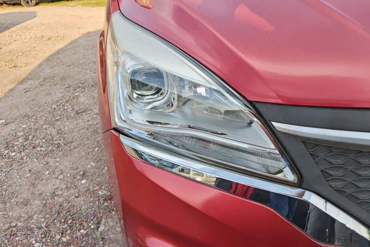 Used HYOSOW H3 2015 1.5L manual luxury version Right Front Headlight