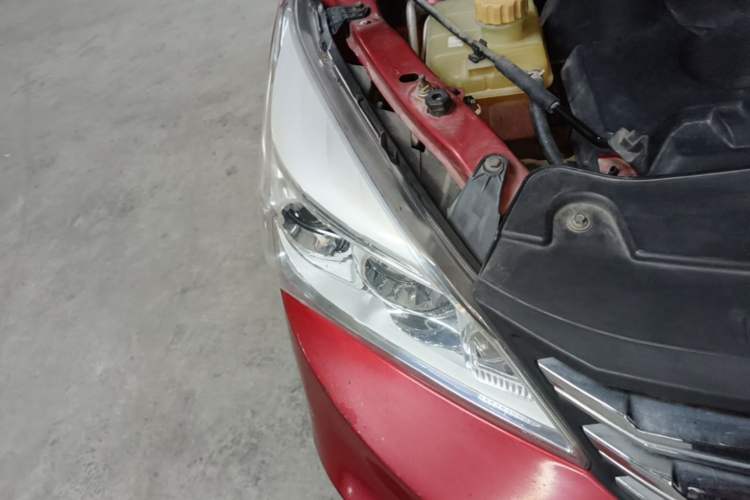 Used HYOSOW H3 2015 1.5L manual Comfort trim level Right Front Headlight