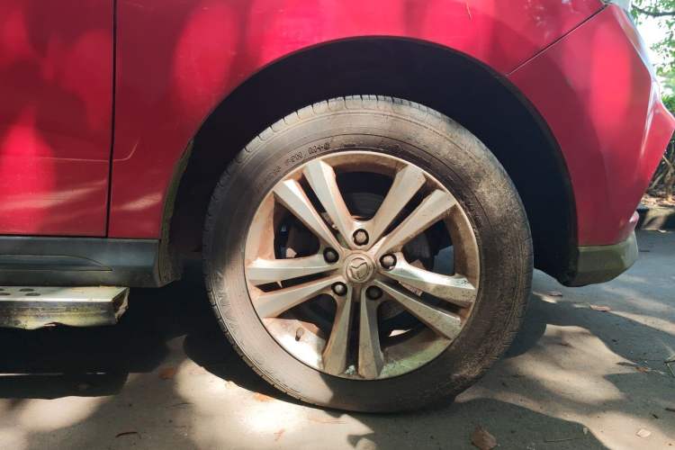 Used HYOSOW H3 2015 1.5L manual luxury version Right Front Wheel Hub