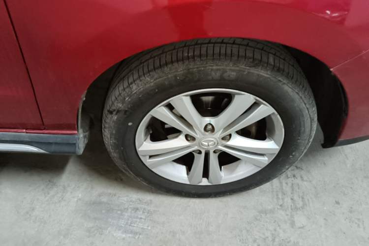 Used HYOSOW H3 2015 1.5L manual Comfort trim level Right Front Wheel Hub