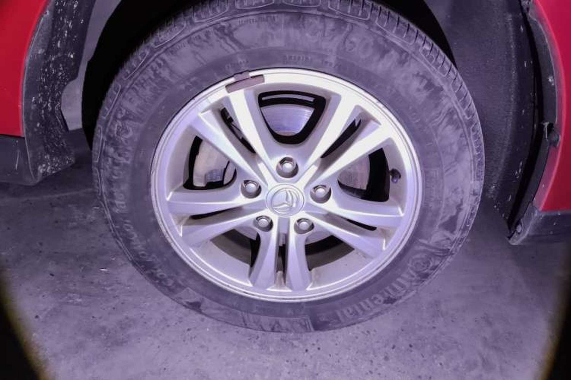 Used HYOSOW H3 2015 1.5L manual Comfort trim level Right Front Wheel Hub