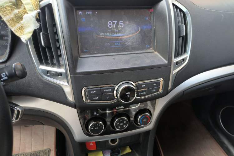 Used HYOSOW H3 2015 1.5L manual luxury version Audio And AC Panel