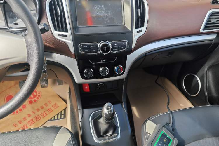 Used HYOSOW H3 2015 1.5L manual Comfort trim level Audio And AC Panel