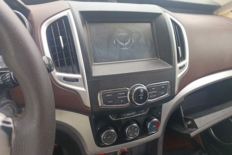 Used HYOSOW H3 2015 1.5L manual Comfort trim level Audio And AC Panel