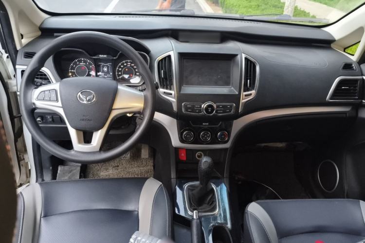 Used HYOSOW H3 2015 1.5L manual luxury version Center Console