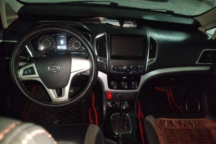 Used HYOSOW H3 2015 1.5L manual luxury version Center Console