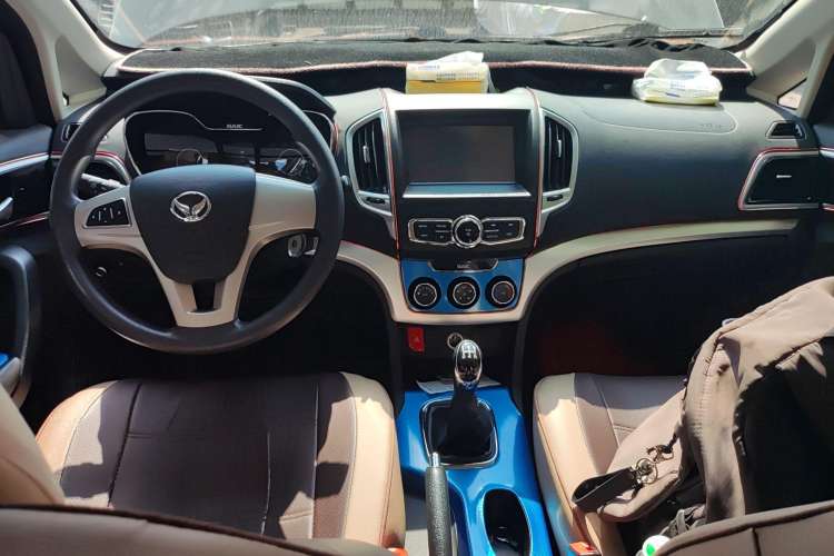 Used HYOSOW H3 2015 1.5L manual luxury version Center Console