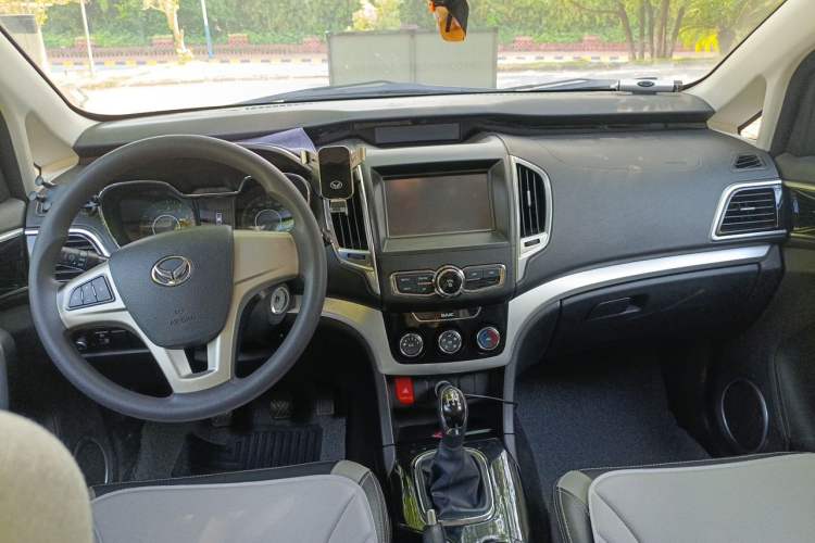 Used HYOSOW H3 2015 1.5L manual luxury version Center Console