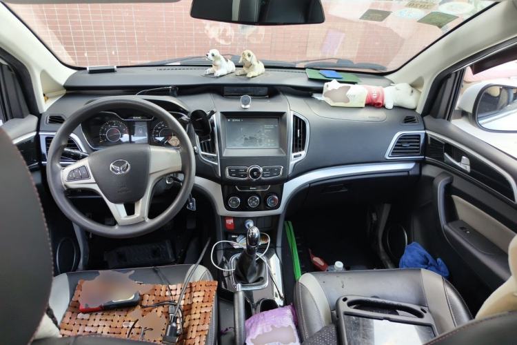 Used HYOSOW H3 2015 1.5L manual luxury version Center Console