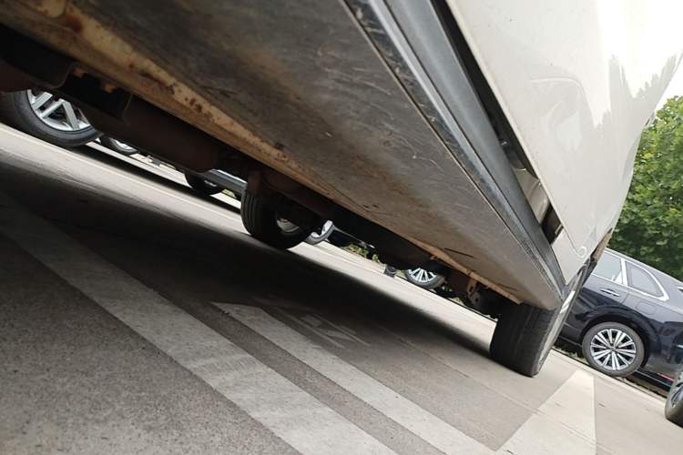 Used HYOSOW H3 2015 1.5L manual Comfort trim level Chassis Front Left