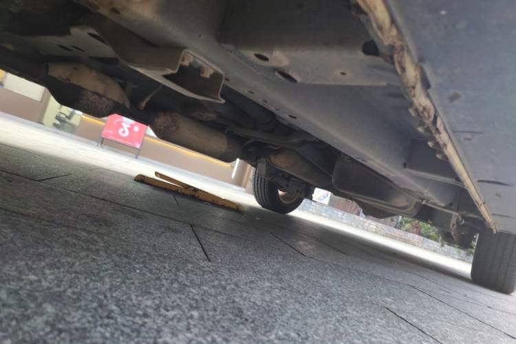 Used HYOSOW H3 2015 1.5L manual Comfort trim level Chassis Front Left
