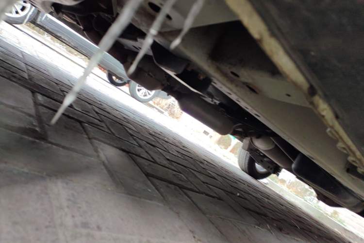 Used HYOSOW H3 2015 1.5L manual Comfort trim level Chassis Front Left