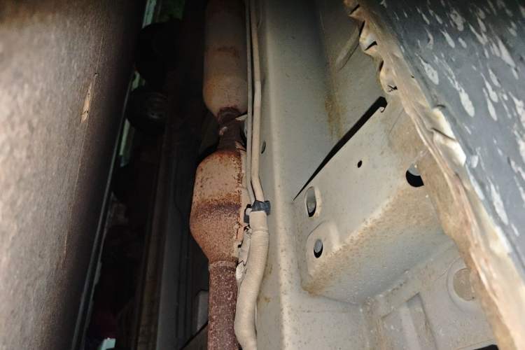 Used HYOSOW H3 2015 1.5L manual Comfort trim level Chassis Front Right