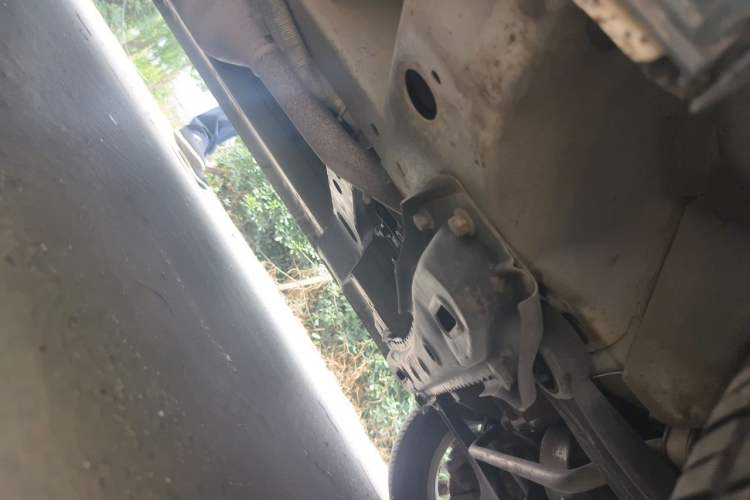 Used HYOSOW H3 2015 1.5L manual Comfort trim level Chassis Front Right