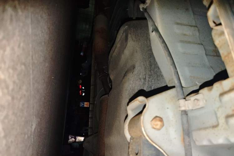 Used HYOSOW H3 2015 1.5L manual Comfort trim level Chassis Rear Left